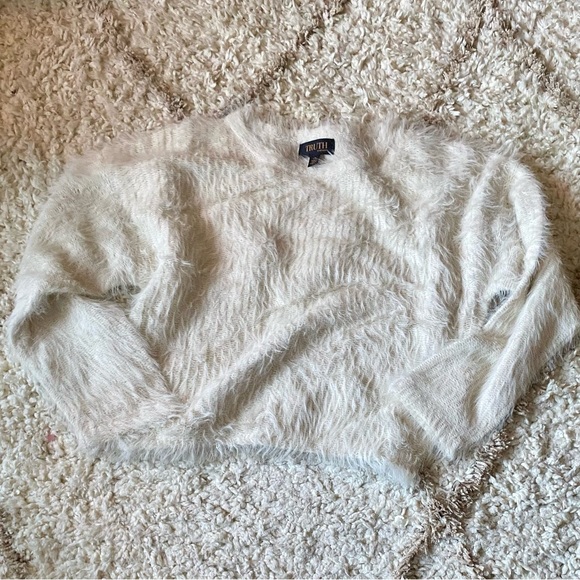 Like NEW! White Plush Sweater - Picture 3 of 5